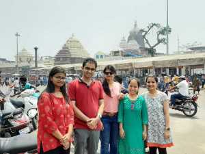Dr.-Edmond-Fernandes prays at Jagannath-Puri-Temple-Dham